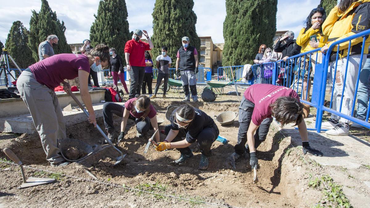 El cementerio de Alicante acoge la primera exhumación de represaliados del franquismo