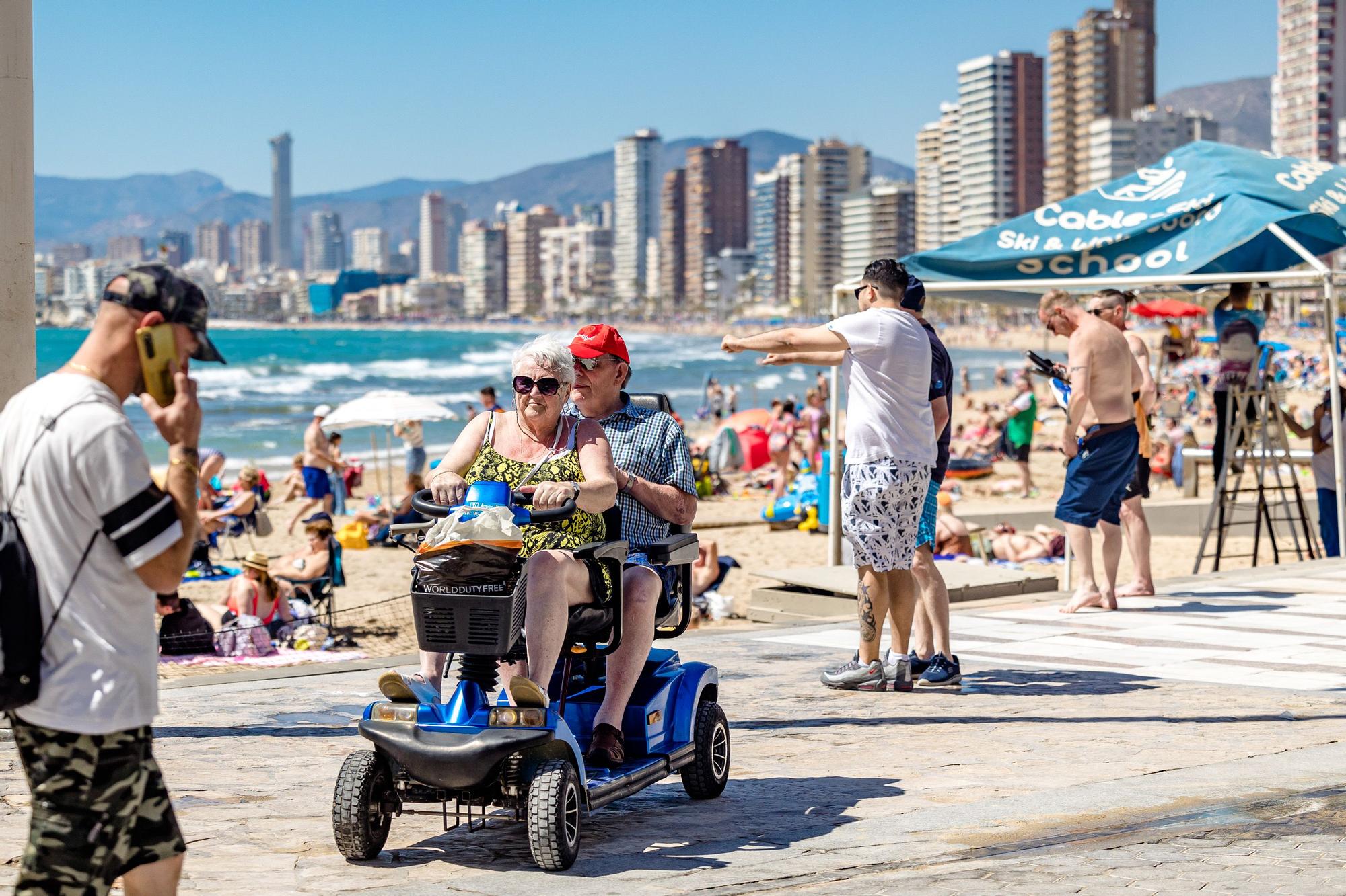 El primer gran test turístico del año tras dos años casi en blanco por las restricciones del covid han despertado la esperanza en el sector, que espera un volumen de negocio similar al de la Pascual de 2019 y que tiene ya operativa el 90% de la planta de hoteles y apartamentos.