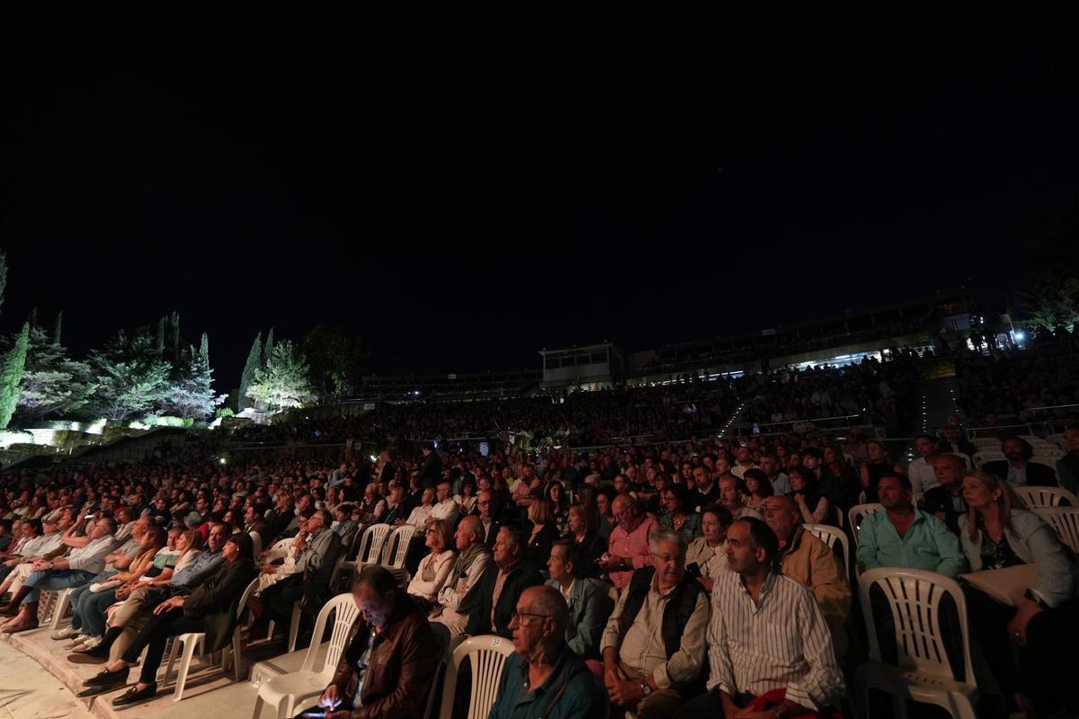 Público asistente al concierto homenaje a Ennio Morricone y los 100 años del cine, en el Teatro de la Axerquía.