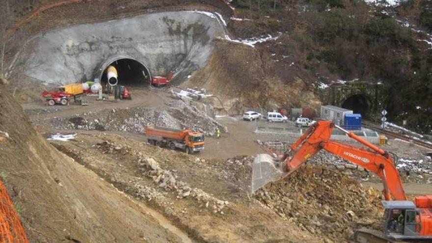 Obras del túnel del Padornelo del AVE Galicia-Madrid. // FdV
