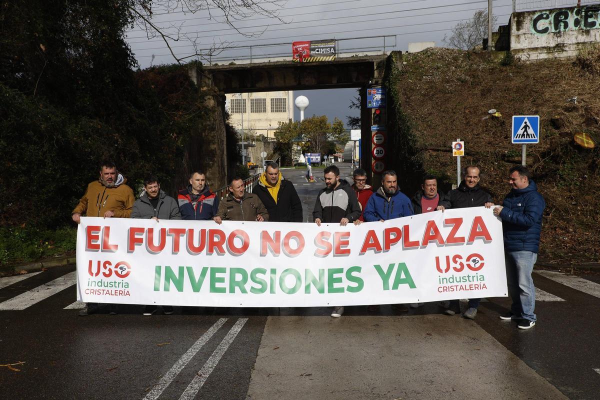 Concentración de USO, este mediodía, en las puertas de Saint-Gobain.