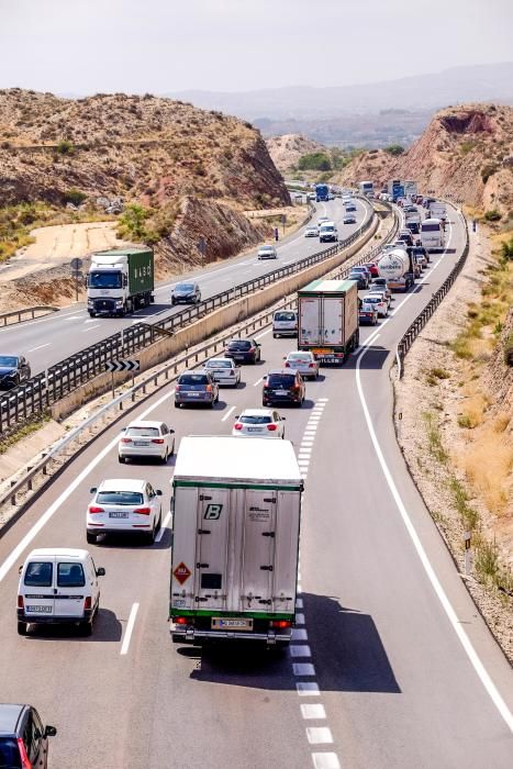 Un accidente provoca retenciones en la A-31