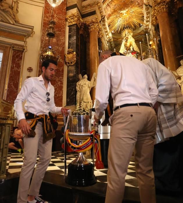 Así han sido las celebraciones del Valencia CF en la Basílica, Generalitat y ayuntamiento