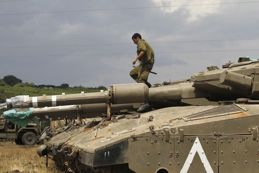 Tanques israelíes, frente a la frontera con Siria.