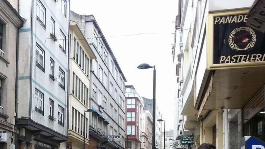 Una de las calles regulada por la ORA en Betanzos.