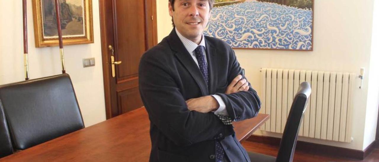 Ignacio Escribano, en el despacho de la Alcaldía de Cudillero.
