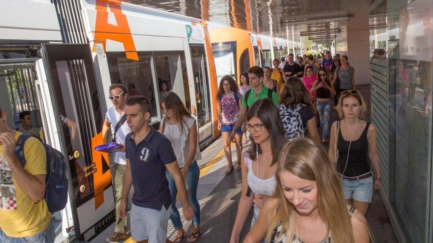 La huelga en el TRAM de Alicante se cobra los dos primeros despidos de  maquinistas - Información