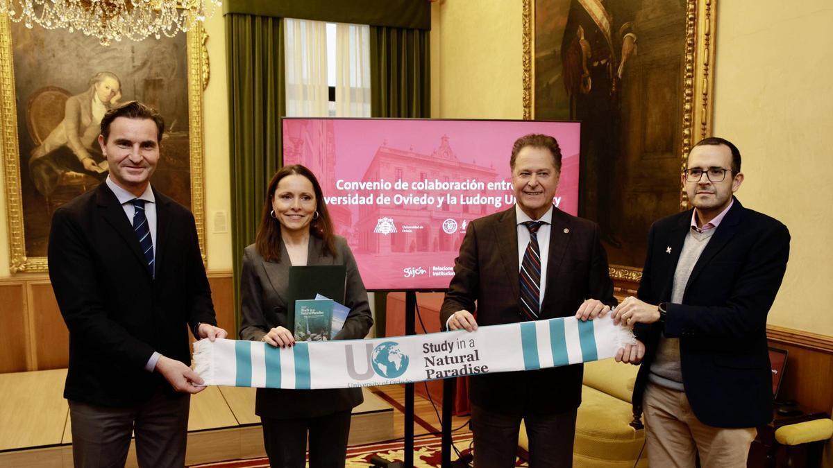 Por la izquierda, Jorge González-Palacios, Ana Suárez, Félix Baragaño y Yuri Álvarez, este viernes, en el Ayuntamiento de Gijón.
