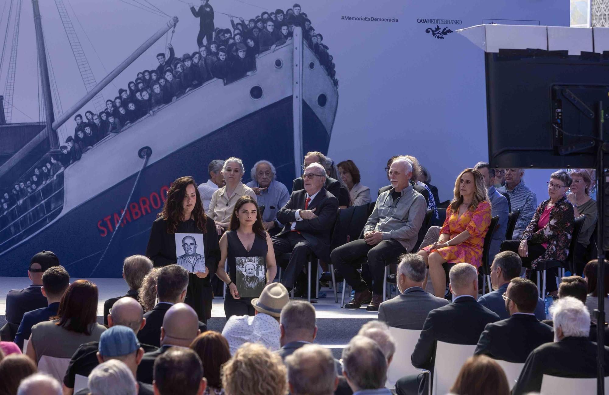 Pedro Sánchez asiste al acto en Casa Mediterráneo por el Día del Exilio