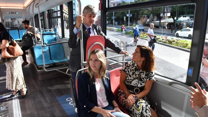 El bus se enchufa a la electricidad