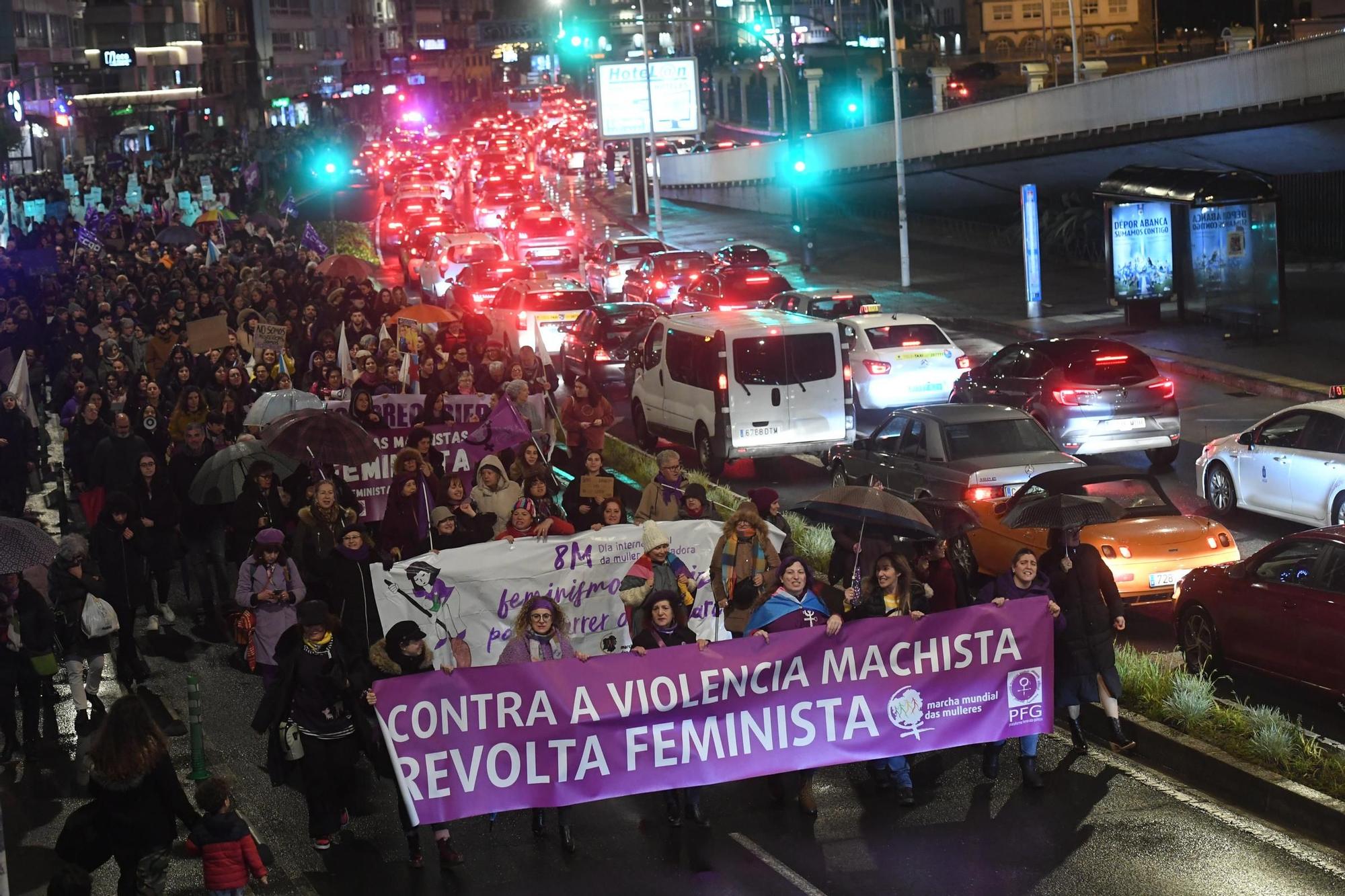 8M: unos 3.000 manifestantes marchan en A Coruña por los derechos de la mujer