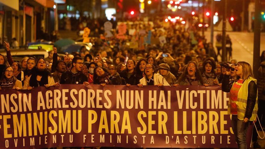 EN IMÁGENES: Asturias sale a la calle y alza la voz contra la violencia machista por el 25N