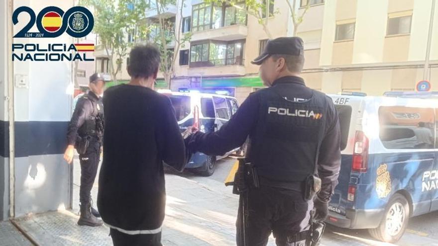Detenido por golpear varios coches aparcados en Palma con un palo de golf