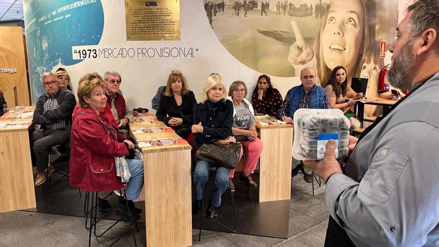 El chef Miguel Mosteiro presentando el nuevo envase de Opmega. | FdV