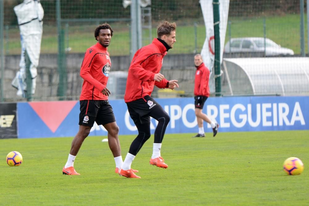 El preparador deportivista, Natxo González, ha facilitado la convocatoria del equipo coruñés tras el entrenamiento de esta mañana.