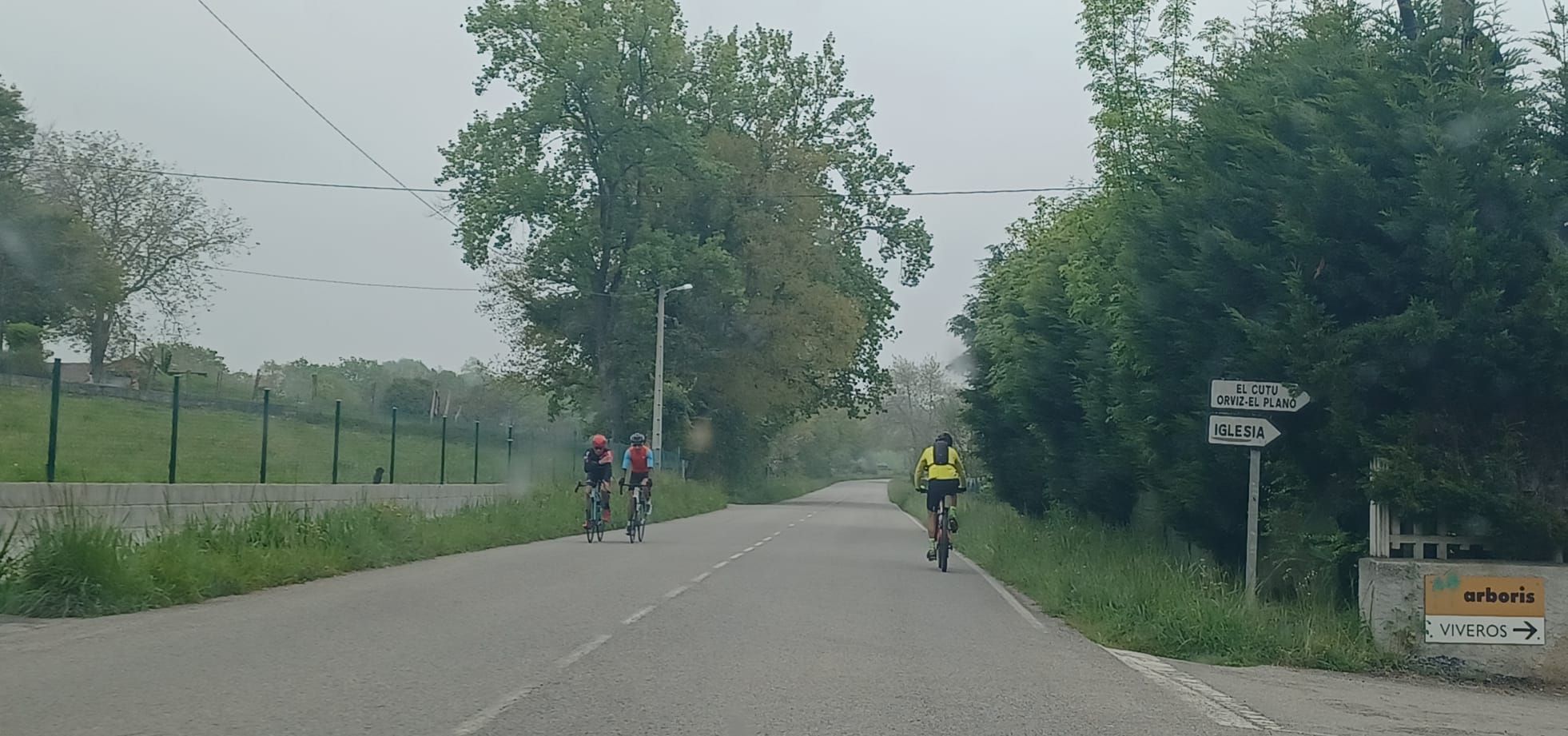 La "otra Vuelta" recorre Siero: lleno total de ciclistas en la carretera Carbonera a su paso por el municipio