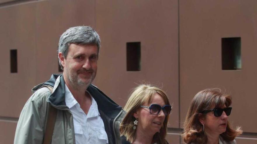 Joaquín Arce, ayer, llegando a la Audiencia.