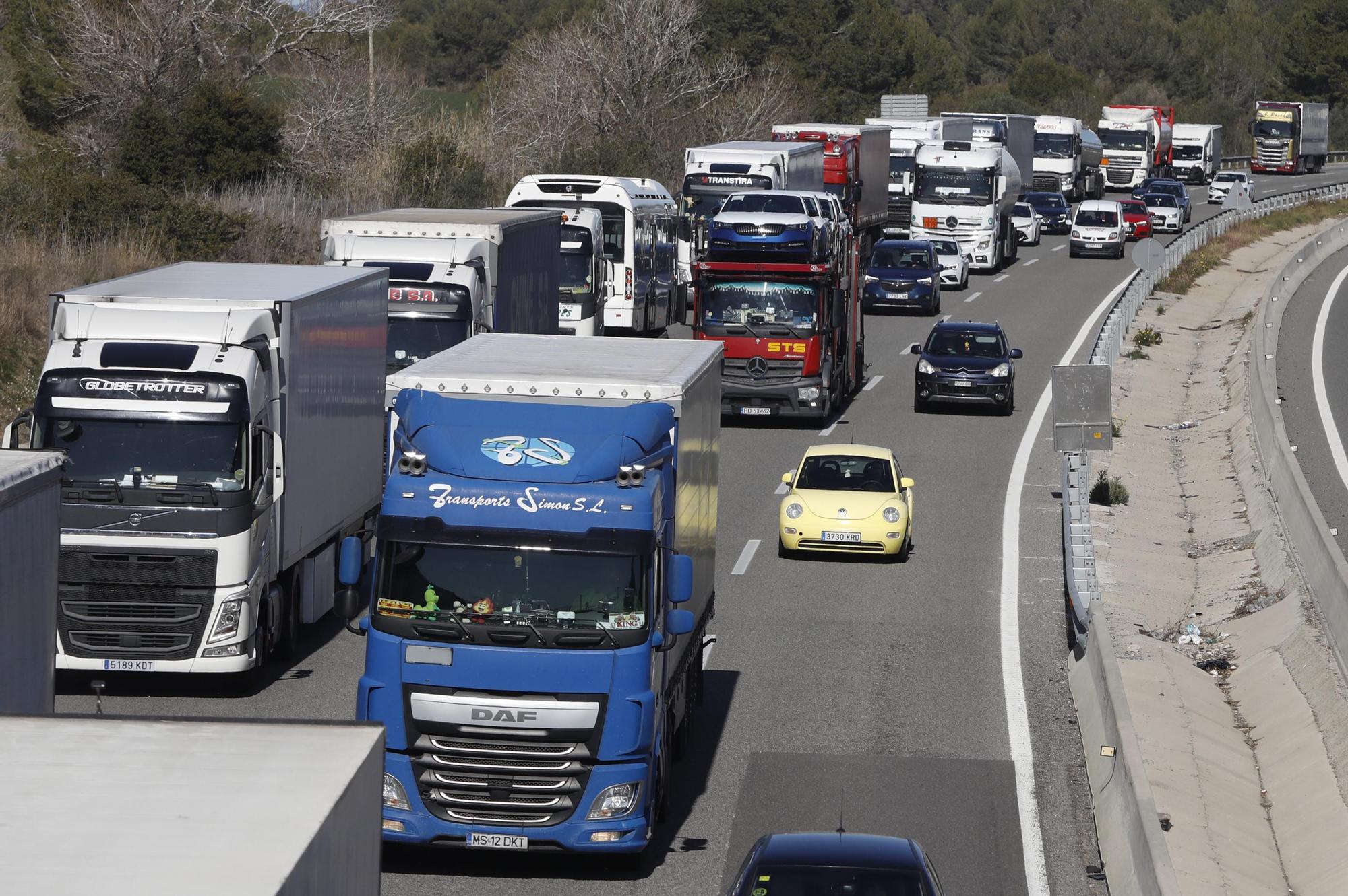 Cues quilomètriques a l'AP-7 a Garrigàs per un nou control policial