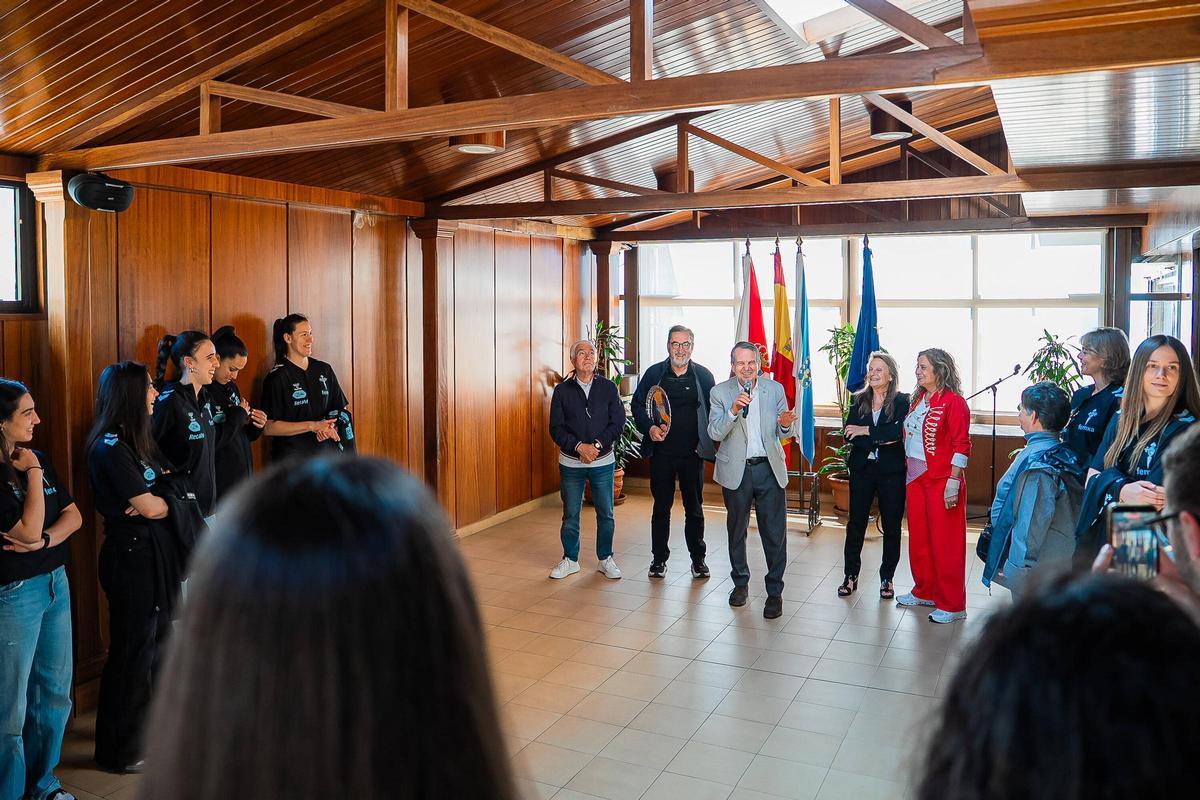 Un momento de la recepción al Celta en el Concello de Vigo.