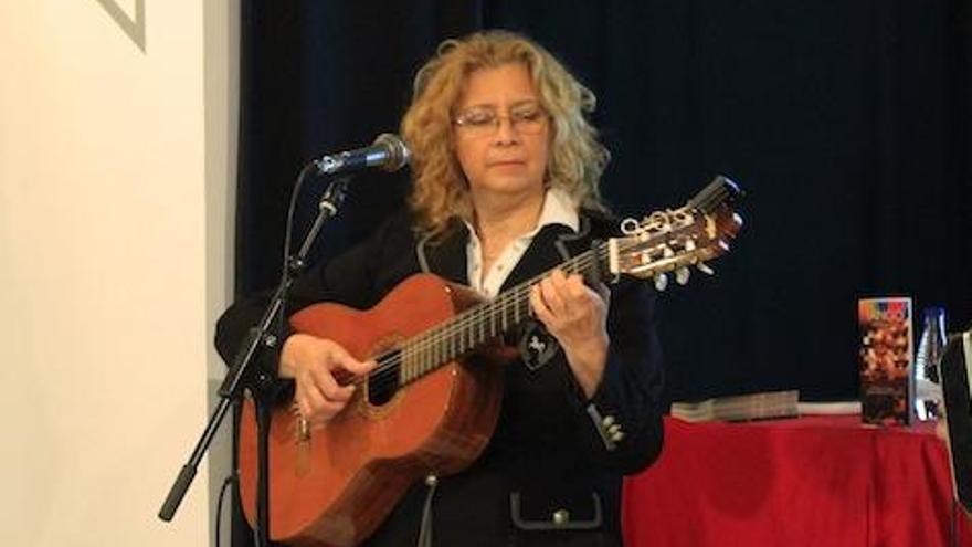 La compositora, cantante y guitarrista Graciela Yuste en la presentación del festival