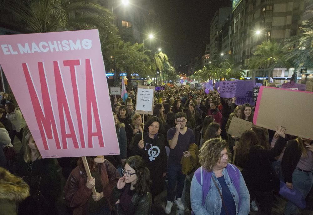 8 de Marzo: Más de 40.000 personas en la manifestación feminista de Alicante contra el machismo y por la igualdad