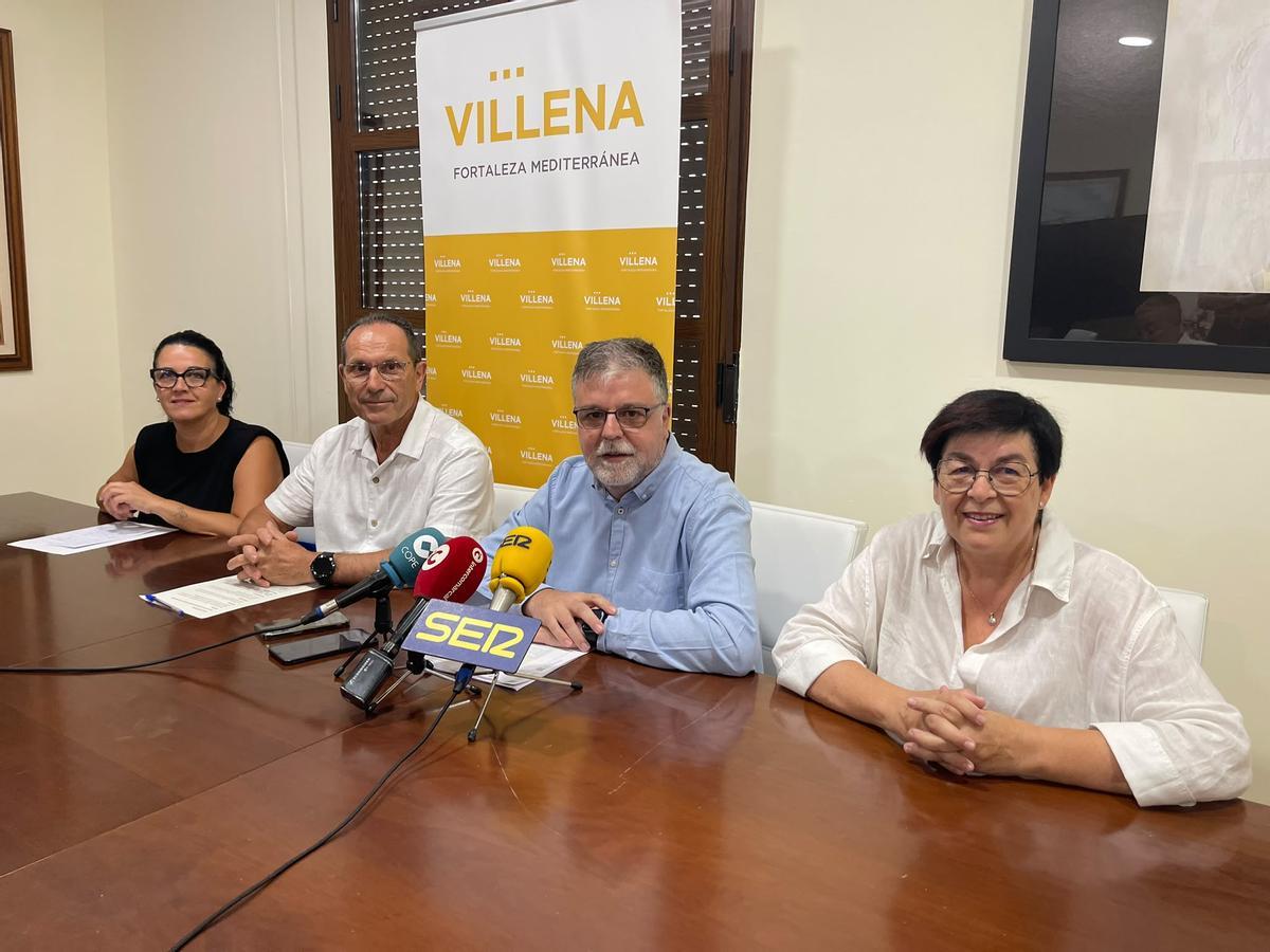 El alcalde, los ediles de Fiestas y Desarrollo Económico y la presidenta de la Junta Central de Fiestas, en el anuncio