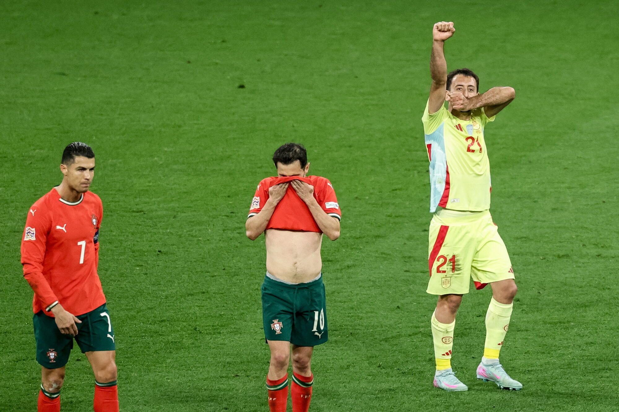 Munich (Germany), 08/06/2025.- Mikel Oyarzabal of Spain (R) celebrates after scoring 1-2 goal during the UEFA Nations League final match between Portugal and Spain in Munich, Germany 08 June 2025. (Alemania, España) EFE/EPA/FILIP SINGER