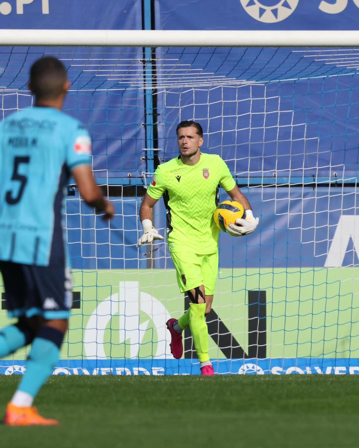 Femenías con el balón en su último partido frente al Vizela