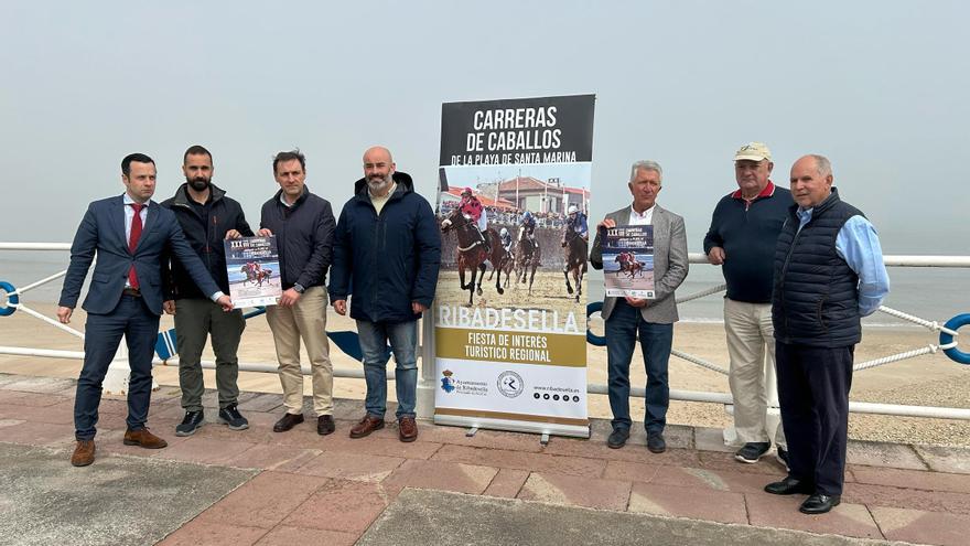 Por la izquierda, Miguel Fernández y Arnaldo Eyaralar (Hotel Villa Rosario -patrocinador de la carrera); Juan Ramón Díaz, técnico municipal organizador del evento; el alcalde, Paulo García; y los colaboradores de la organización Armando Basilio, Carlos Antonio Piélagos y José María Peláez.