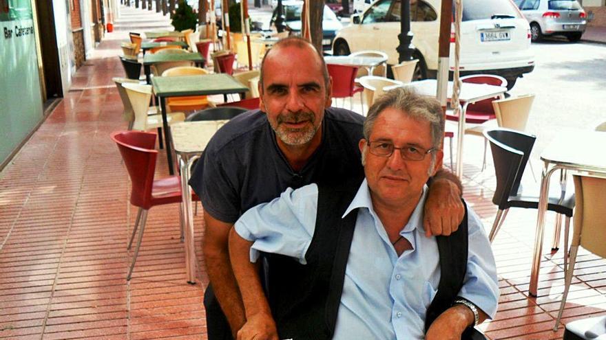 Patricio Simó junto a Josep Antoni Mollà, en una imagen de 2011 en Fontanars dels Alforins.