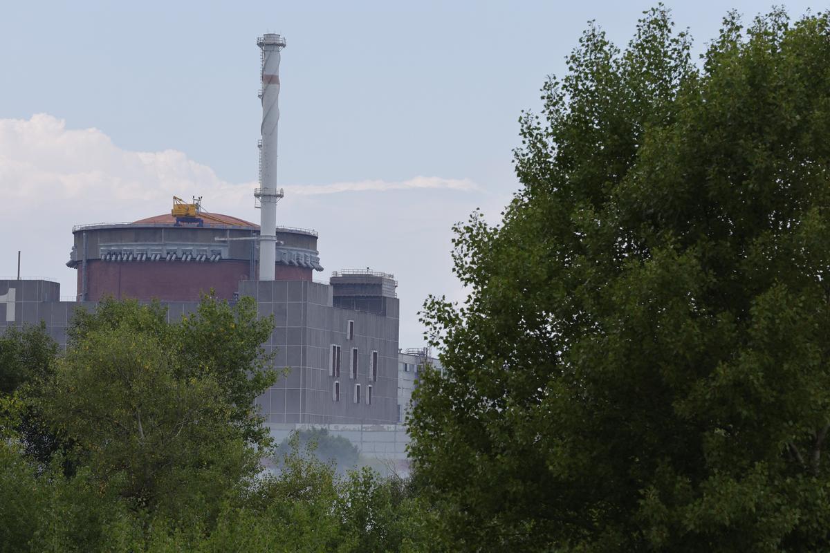 Nous atacs a prop de la central nuclear de Zaporíjia, on ja operen dos reactors