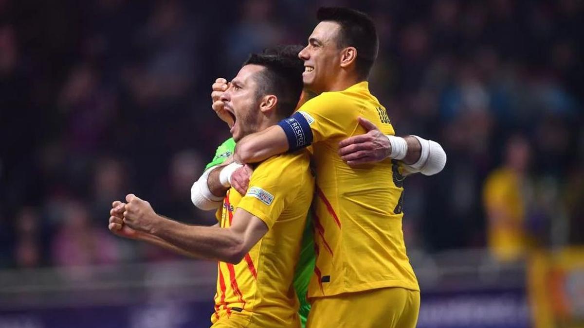 Dyego y Lozano celebran eufóricos la clasificación para la final de la Champions.