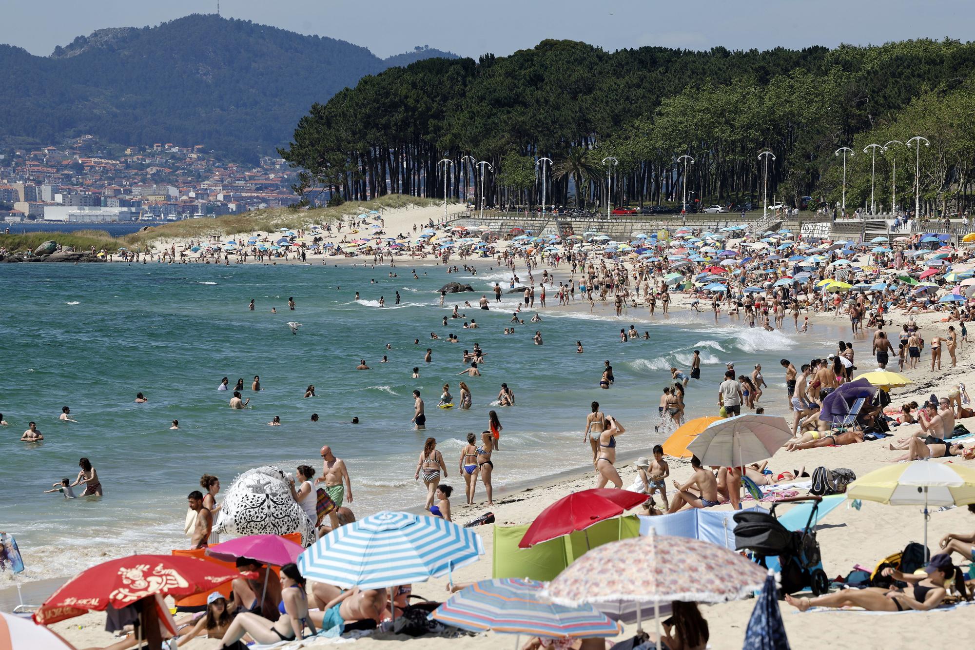 Vigo (Playa de Samil). Día de sol y calor.
