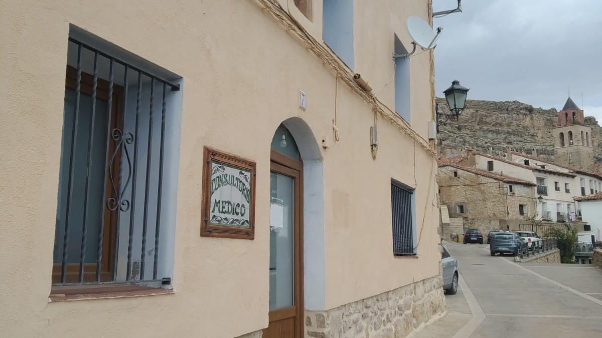 La vivienda del consultorio médico de Allepuz, en Teruel.