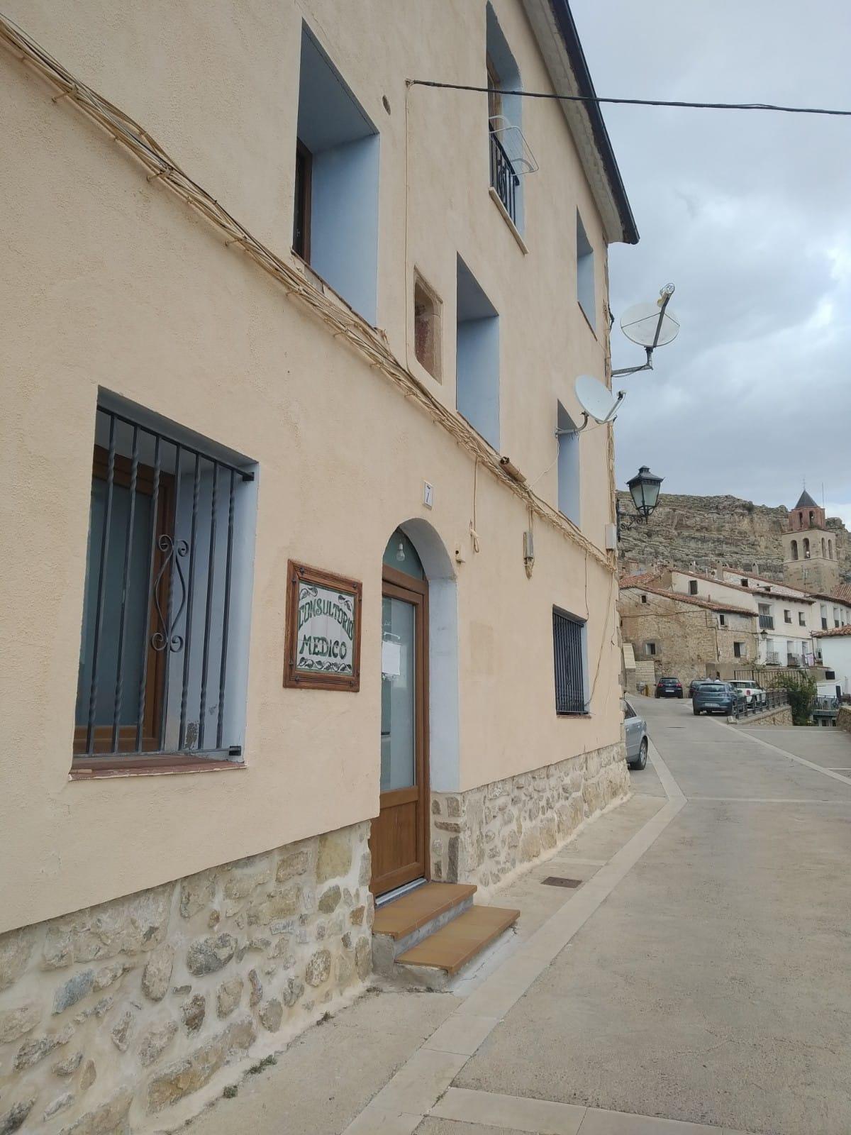 La vivienda del consultorio médico de Allepuz, en Teruel.