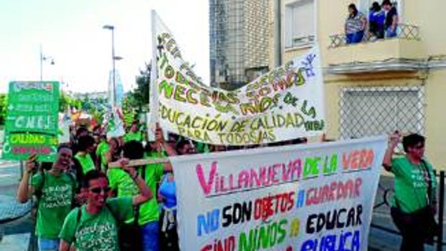 Unas 1.500 personas se manifiestan contra los recortes en educación