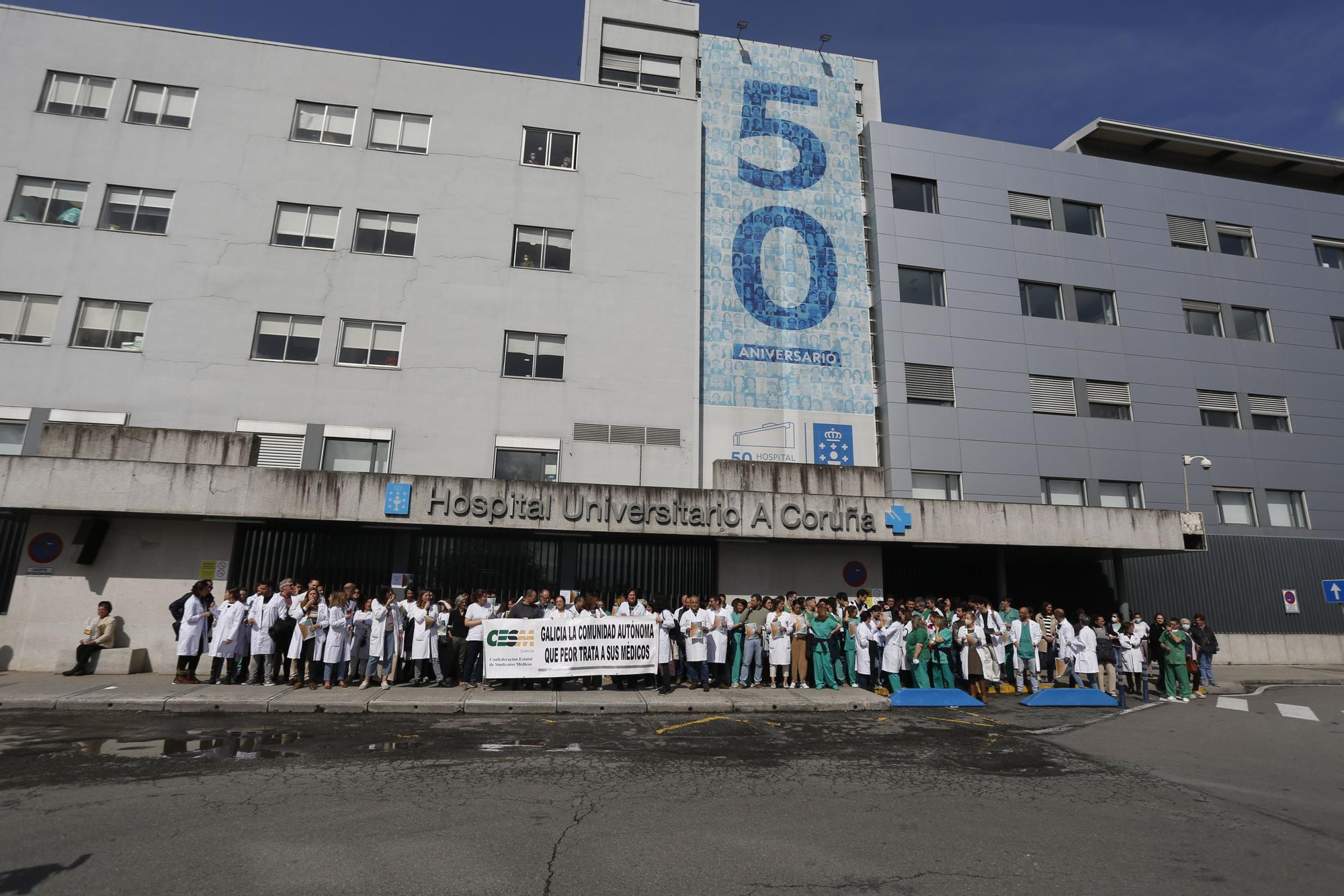 Huelga de médicos en Galicia: 200 facultativos protestan en A Coruña