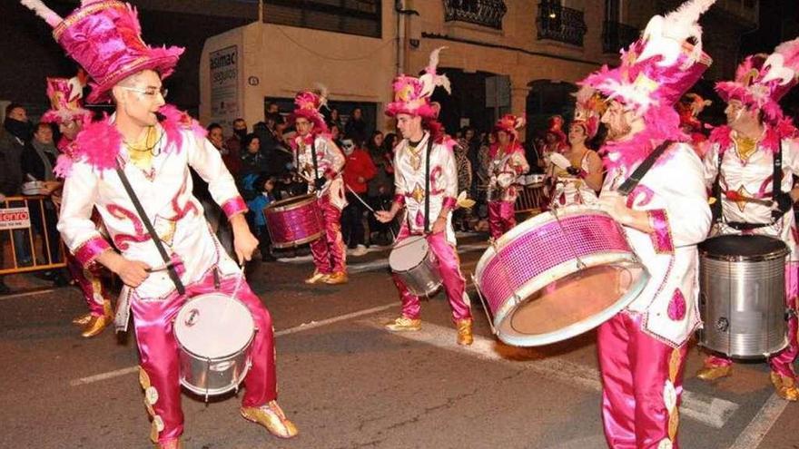 Participantes en el desfile de Carnaval de Ponte Caldelas. // FdV