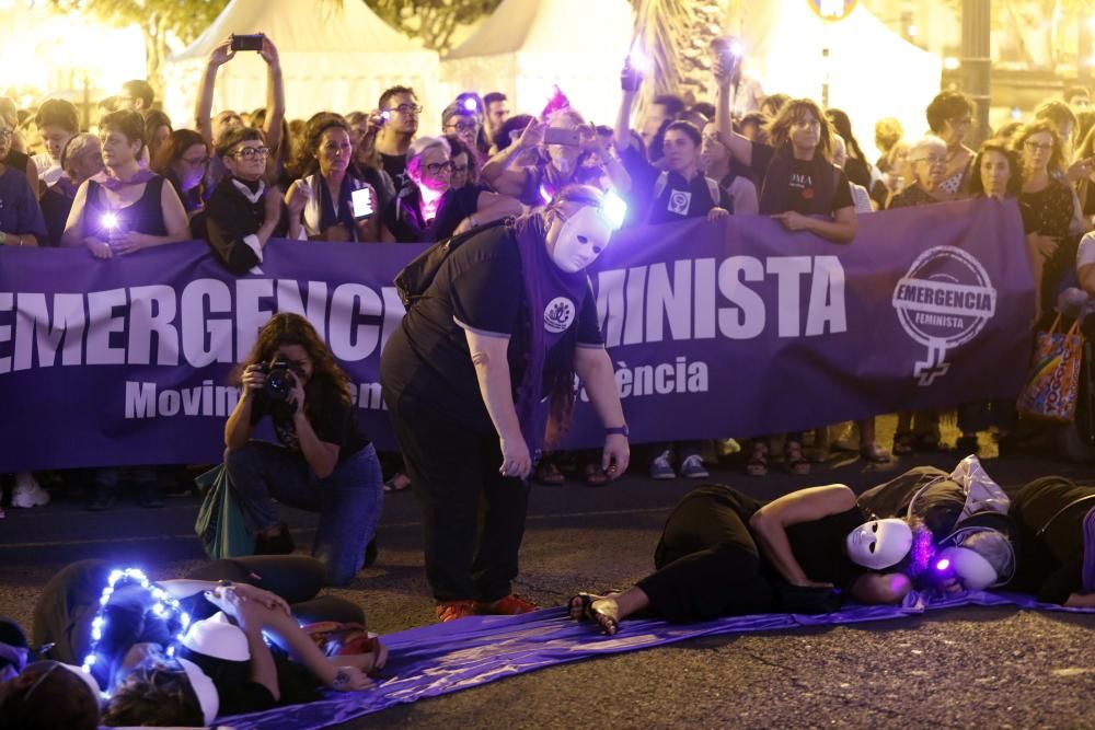 Manifestación en València por la emergencia feminista contra el maltrato