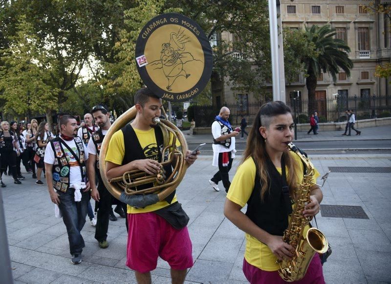 Las peñas de la Federación vuelven a tomar la calle en su maratón de charangas