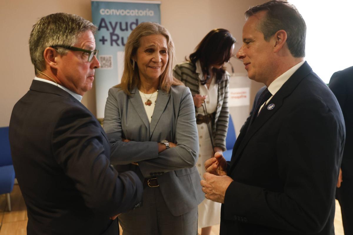La Infanta Elena visita Oviedo y rompe una lanza en defensa de los pueblos de Asturias