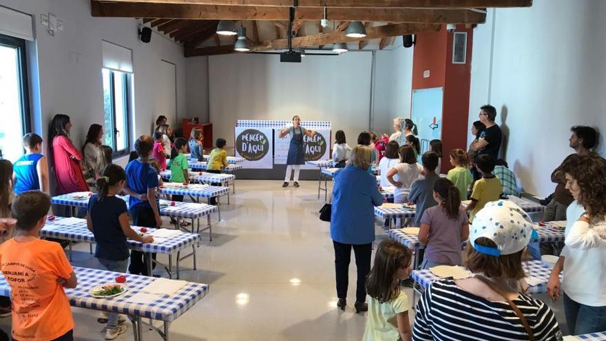 La cuinera Ada Parellada en el taller de cuina saludable fet a la Seu