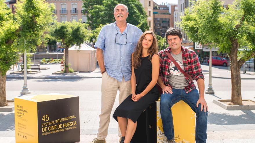 De izquierda a derecha: Joseba Garmendia (productor del filme), Irene Escolar y Samu Fuentes.