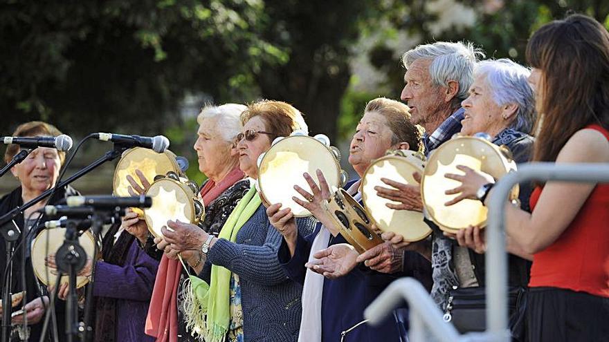 Actuación en un Serán das Letras Galegas. |  // BERNABÉ/JAVIER LALÍN