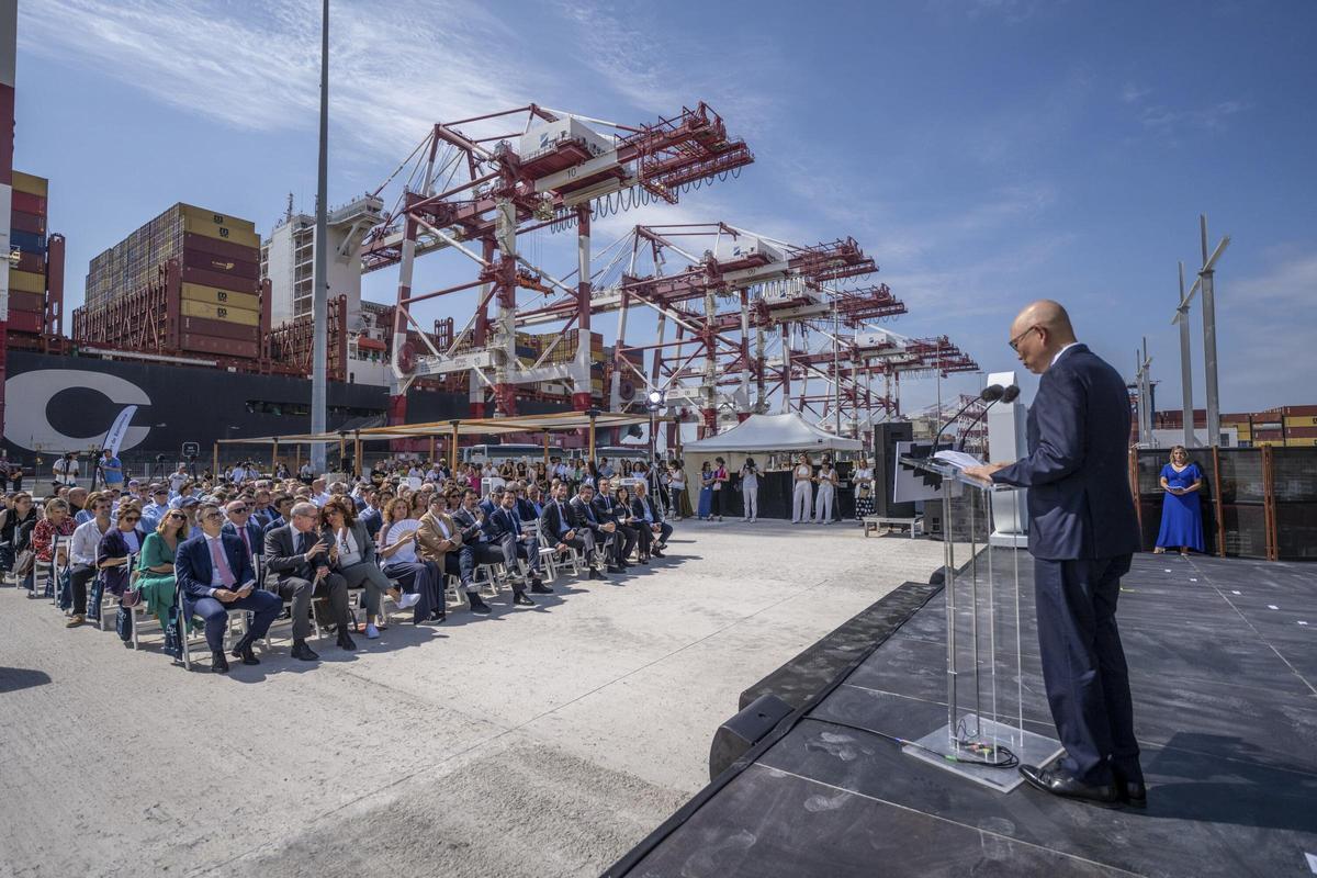 El Port de Barcelona conecta a la electricidad la terminal de contenedores Hutchison Ports BEST