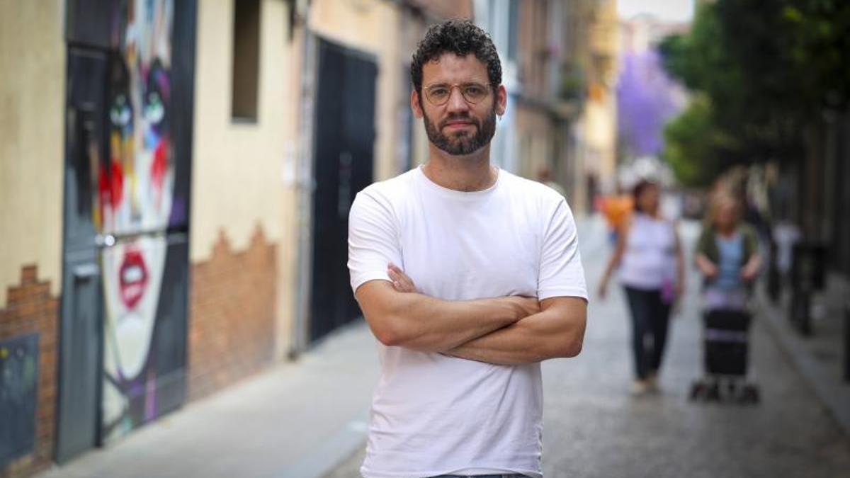 “El poliamor nunca podrá ser mainstream”, opina el escritor Arià Paco.