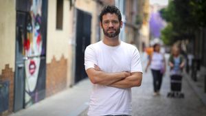 “El poliamor nunca podrá ser mainstream”, opina el escritor Arià Paco.