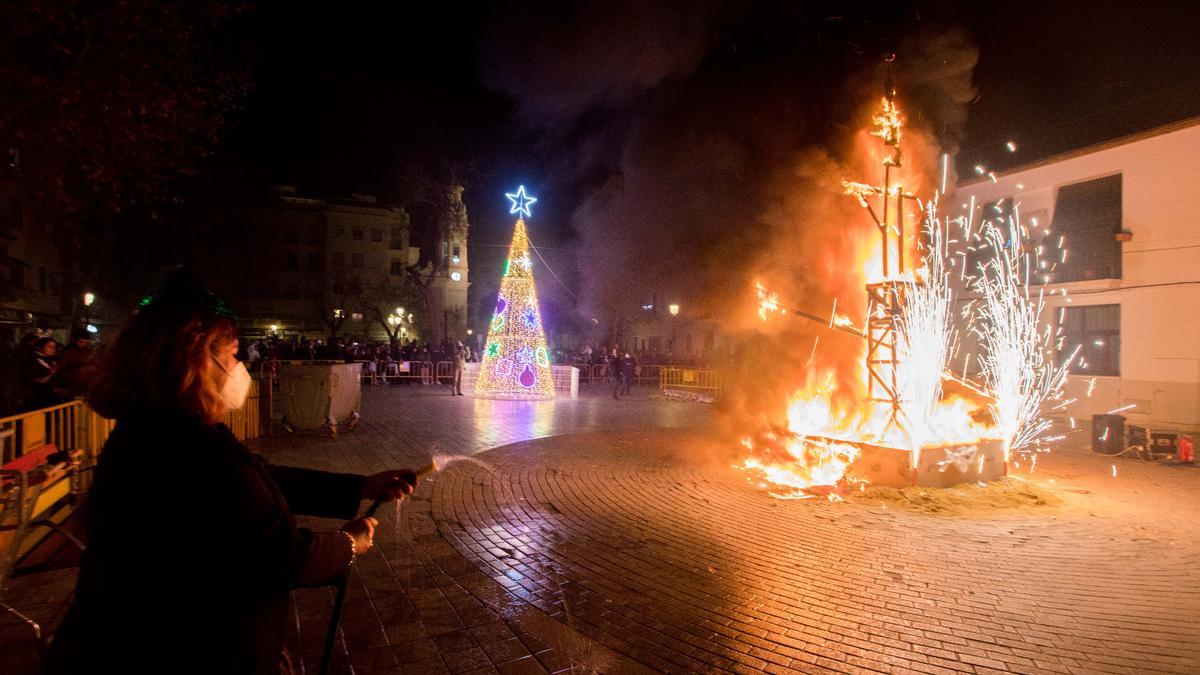 La &quot;cremà&quot; se produjo tras las campanadas de Fin de Año