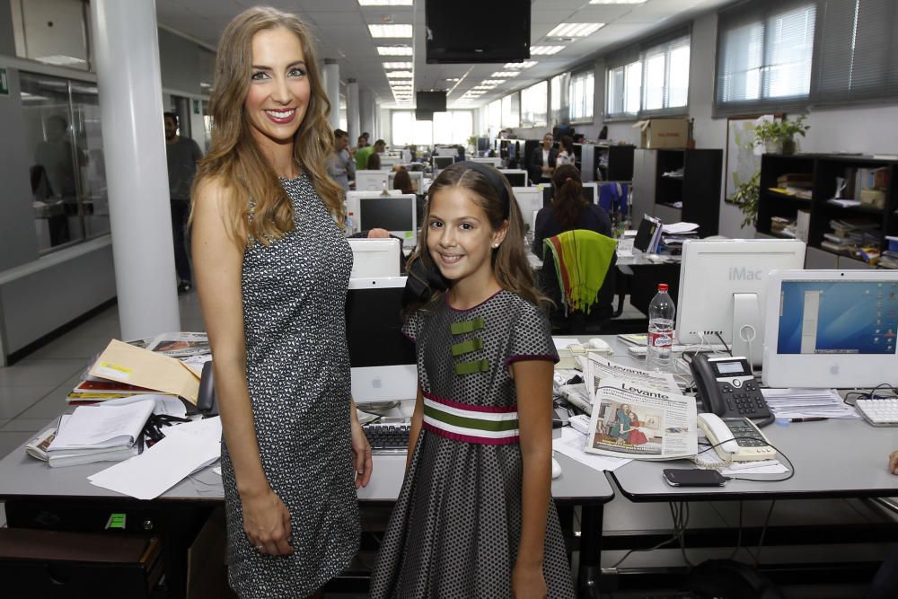 Raquel Alario y Clara Mª Parejo, hoy, en su visita a Editorial Prensa Valenciana.