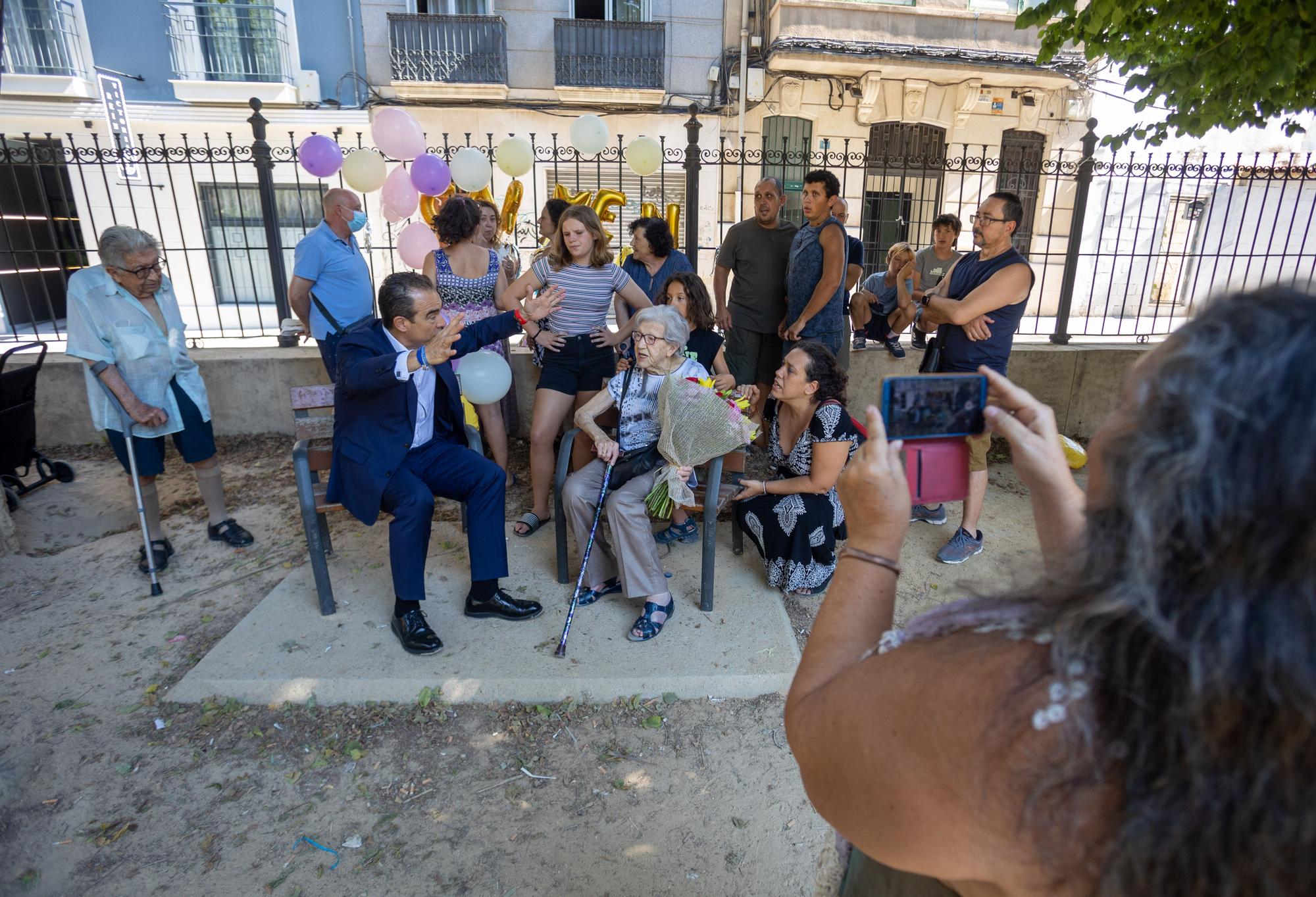 Homenaje de familia y amigos a Carmen Nicolás que cumple 102 años